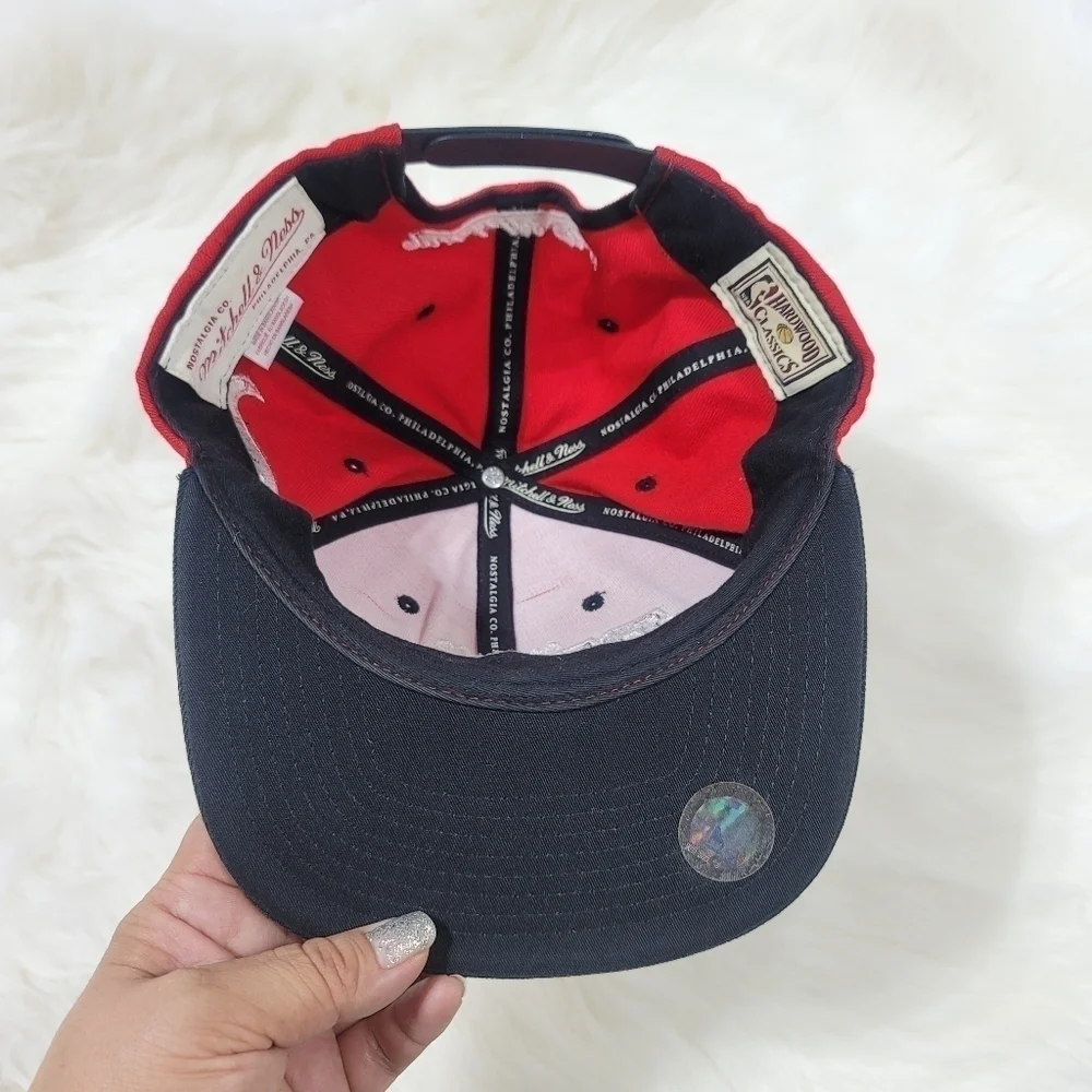 NBA HARD WOOD CLASSICS  CAP BULLS